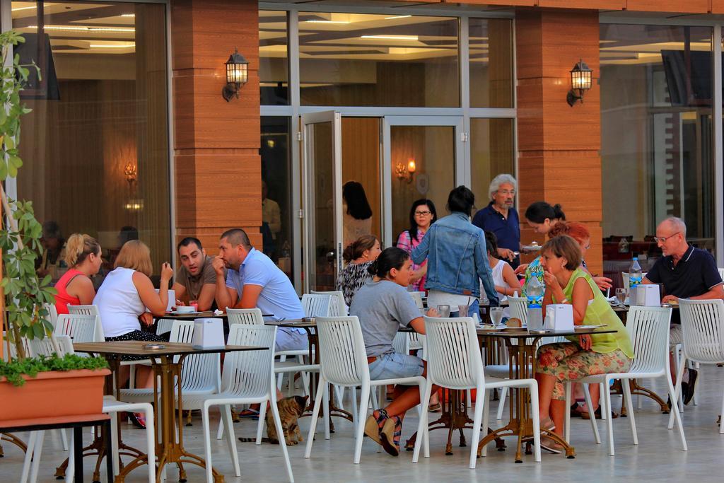 Royal Palace Kusadasi Hotel Екстериор снимка