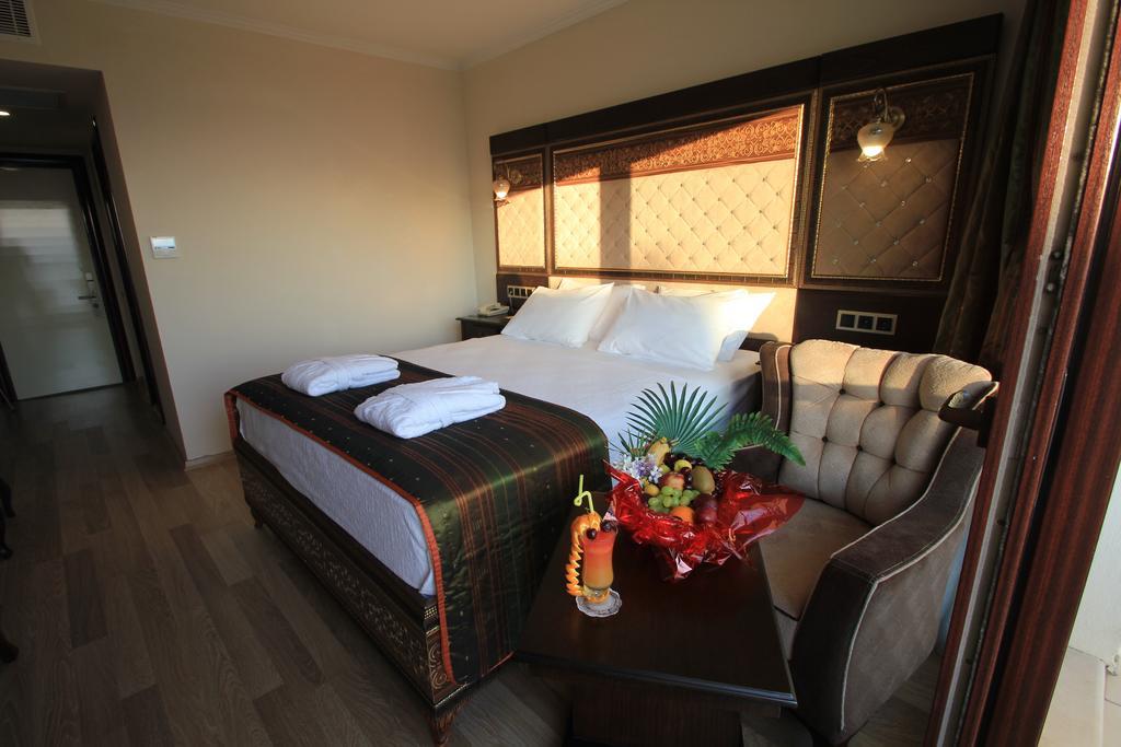 Royal Palace Kusadasi Hotel Стая снимка