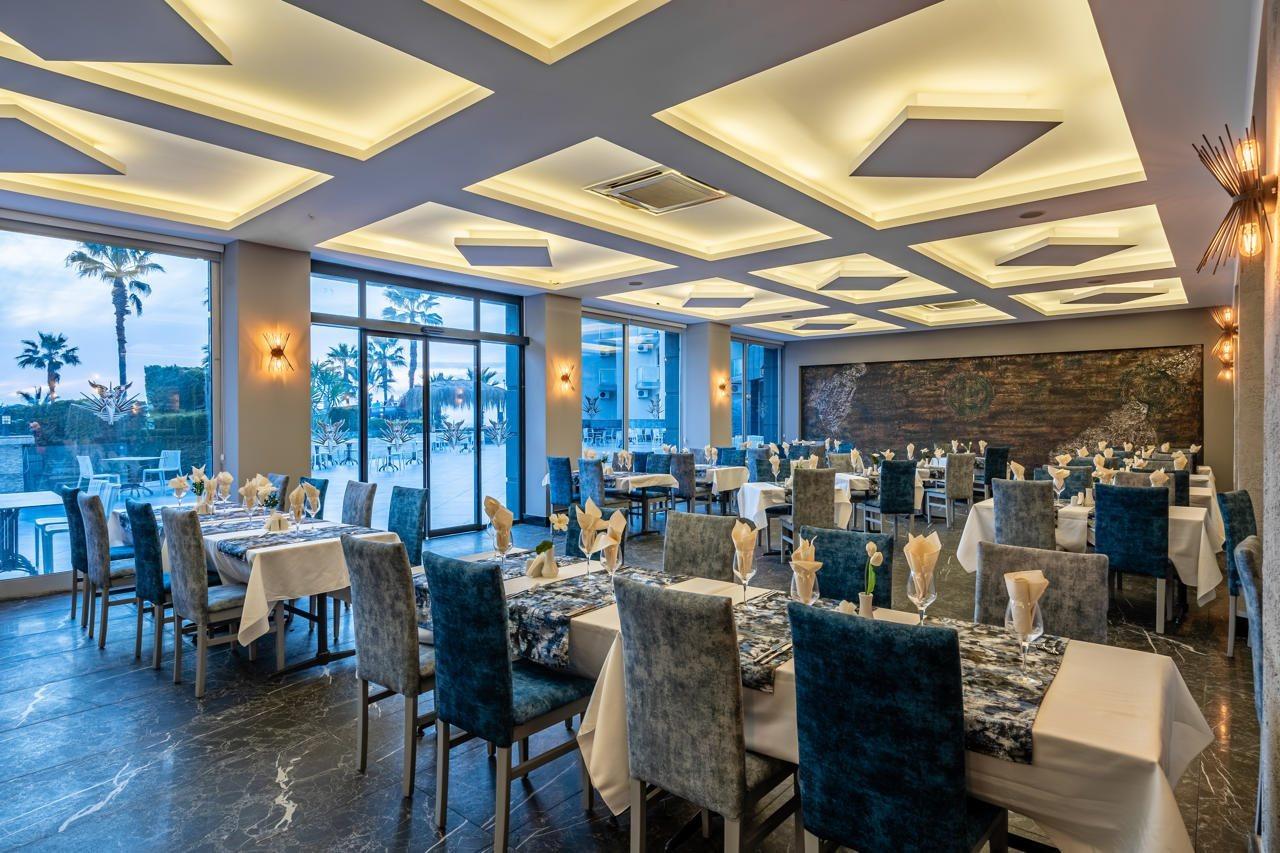 Royal Palace Kusadasi Hotel Екстериор снимка