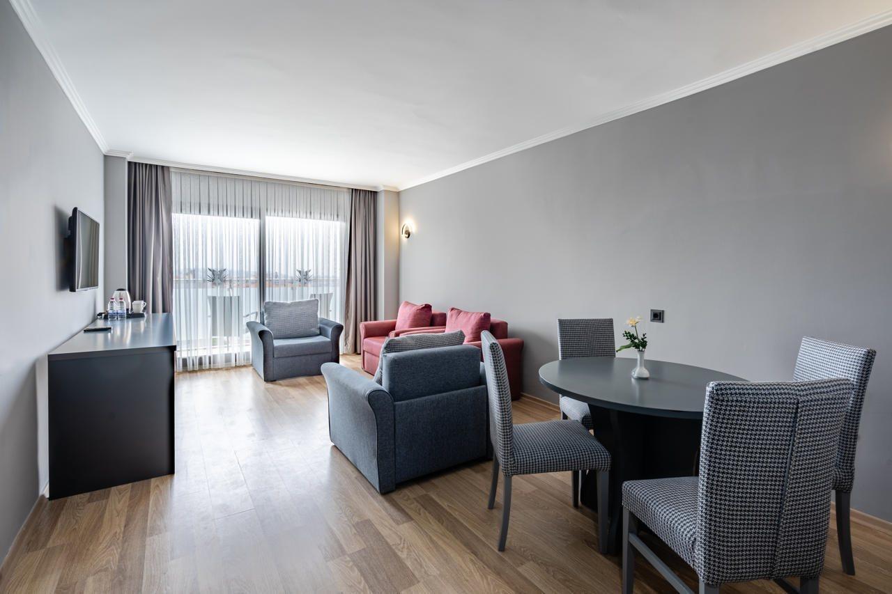 Royal Palace Kusadasi Hotel Екстериор снимка